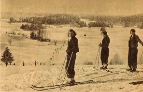 Slēpotājas Ērgļu apkaimē 1930-tajos gados.